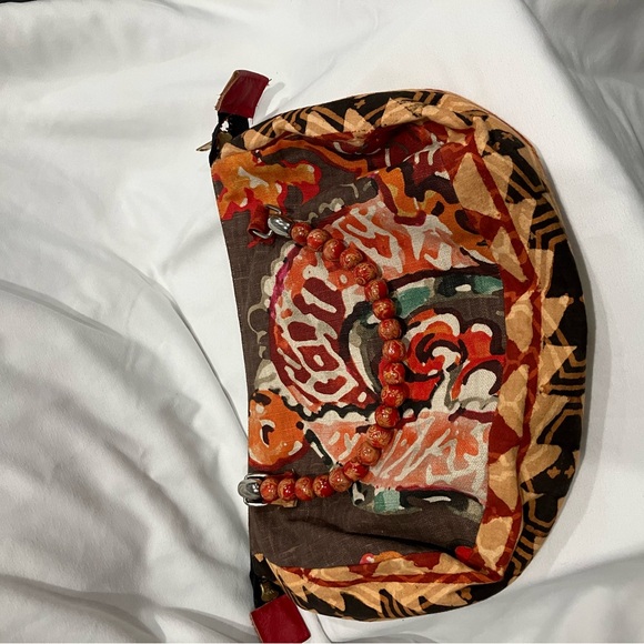 Mountainhen Handbag - Picture 2 of 6